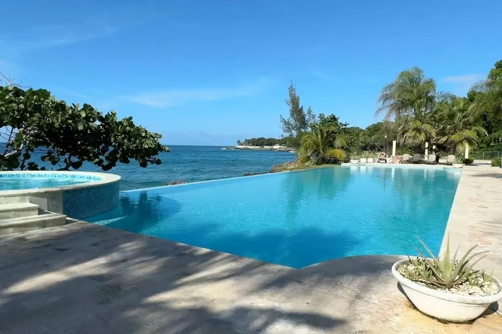 Oceanfront Hispaniola Apartment Sosúa